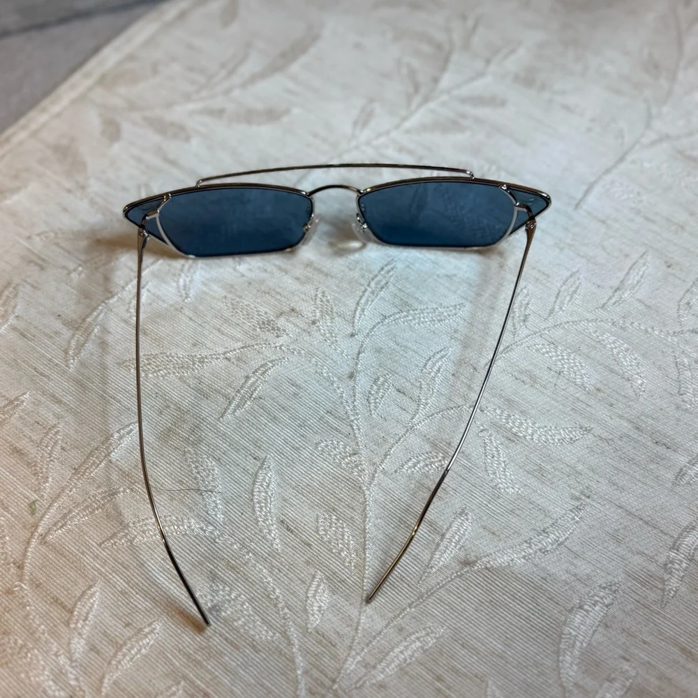 Vtg. Prada Y2K Narrow Blue Cat-Eye Sunglasses Silver Frame Authenticated SPR64U - Picture 4 of 14